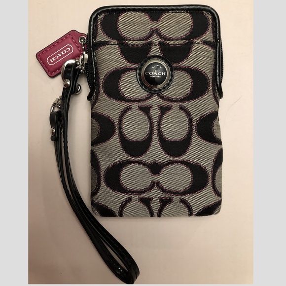 Coach Handbags - Coach Wristlet